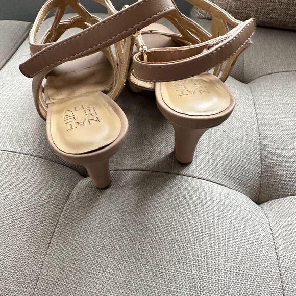 Heels - Picture 3 of 4